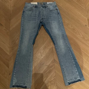 Gallery Dept jeans - Gallery Dept flared jeans. De är i storlek S och Oanvända. Pris kan diskuteras