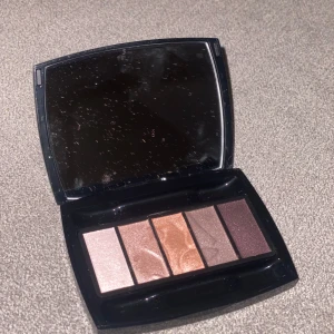 Lancome hypnose ögonskuggspalett  - Mini-palett med ögonskuggor från Lancome.  Färg: 09 Fraicheur Rosée Nypris: 700kr Endast testad med ren borste