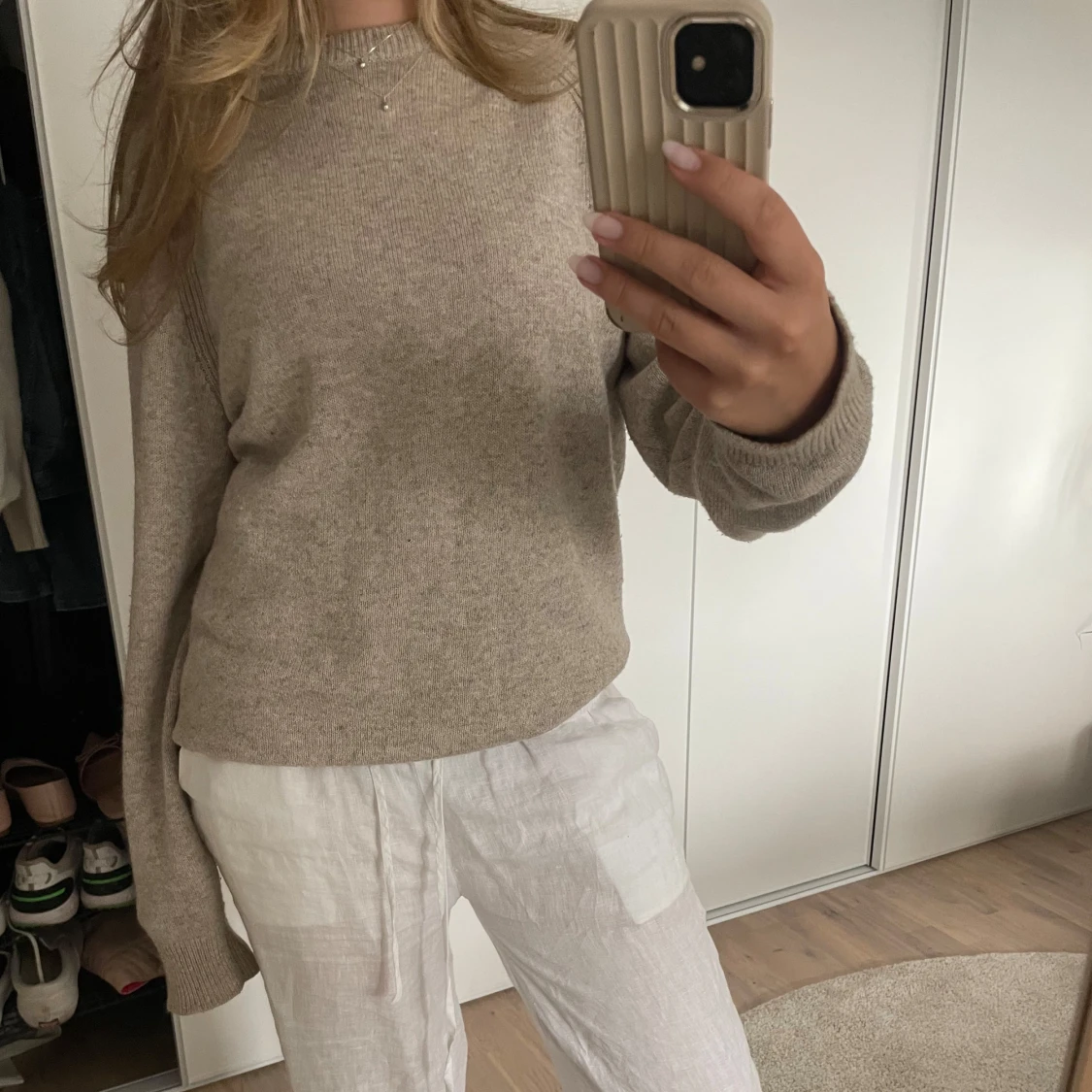 Beige stickad tröja - 90