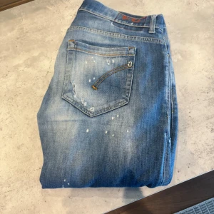 DONDUP JEANS - riktigt sköna Dondup jeans i  strlk 31 Skick 8/10 Tveka inte på att höra av vid minsta fundering! 