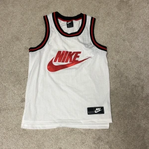 Nike linne - Nike linne Strlk M Bra skick, knappast använd