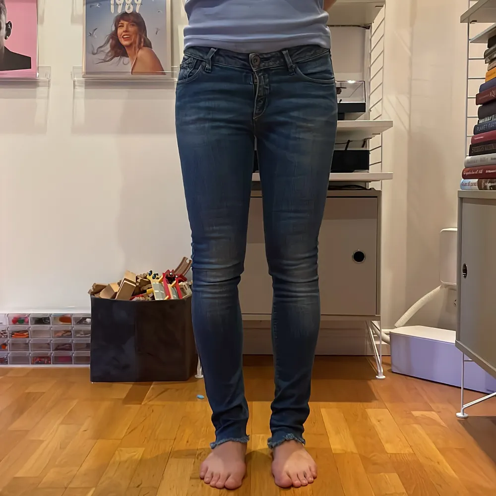 Replay skinny, nyskick. Rök och djurfritt hem.  Obs storlek för 14 åring / 166cm alt liten vuxen. . Jeans & Byxor.