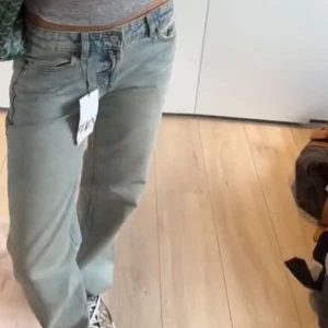 Low waist jeans - Säljer dessa as snygga low waist jeansen från zara som inte säljs längre 