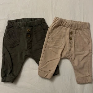 Byxor newbie - Byxor från newbie, i superfint skick! Tvättat i parfymfritt och kommer från ett djur & rökfritt hem 🦋