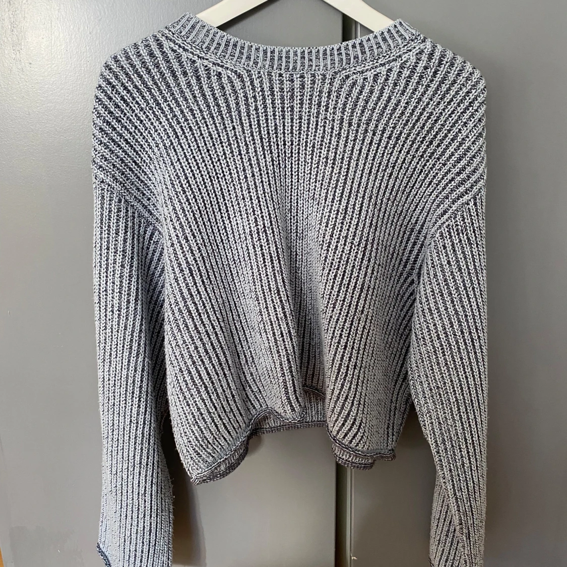 Blå stickad tröja - 1