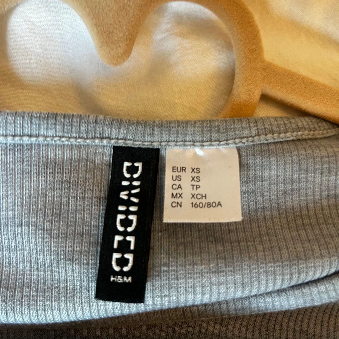 Grå ribbad klänning från H&M Divided - 2