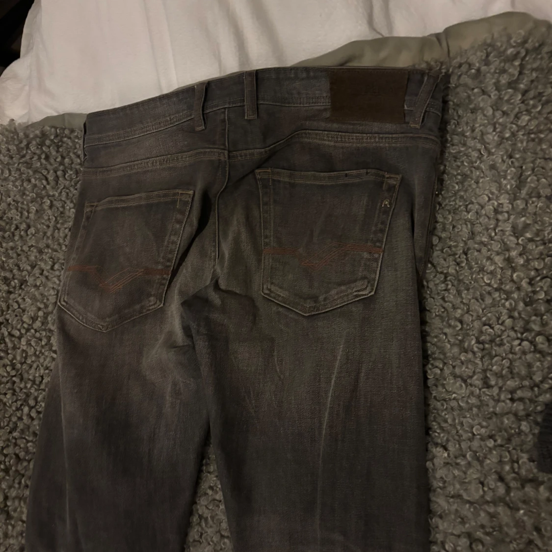 Grå jeans från Replay - 1