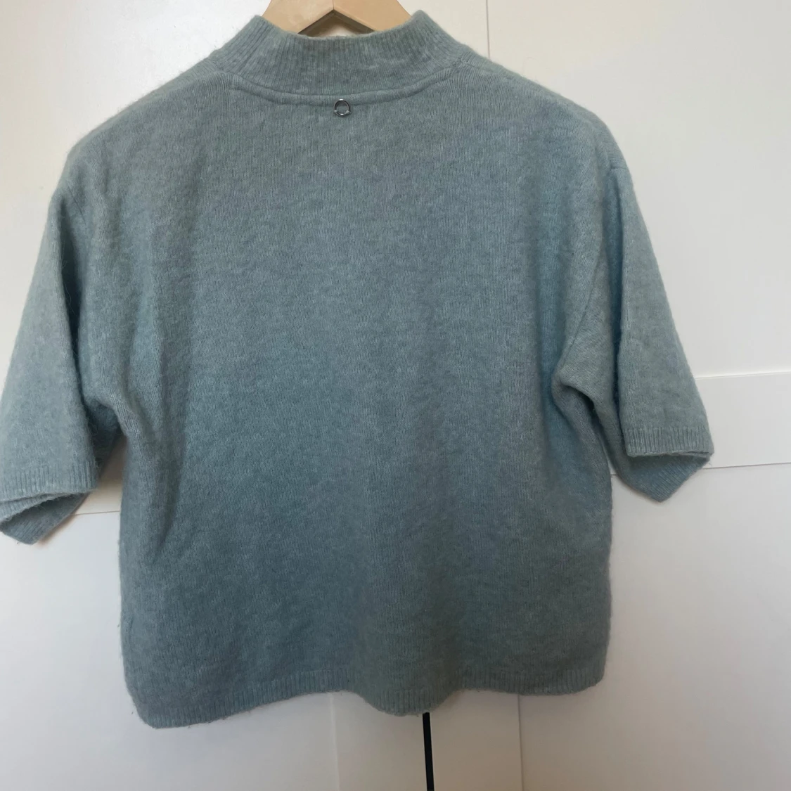 Kortärmad stickad tröja  - 2