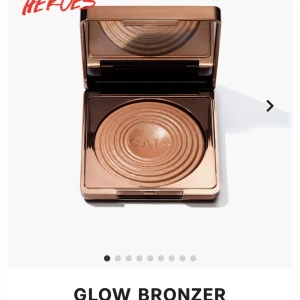 Caia bronzer  - Säljer min caia bronzer i färgen ”La digue” den är använd endast en gång när jag provade den när jag fick den i födelsedagspresent, men den va fel färg så den kommer aldrig till användning. Nypris är 400kr men säljer för 280, pris kan diskuteras!💞⭐️