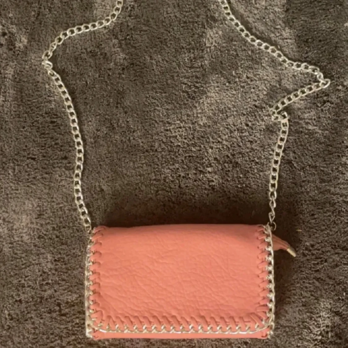 Rosa axelväska från Tiamo