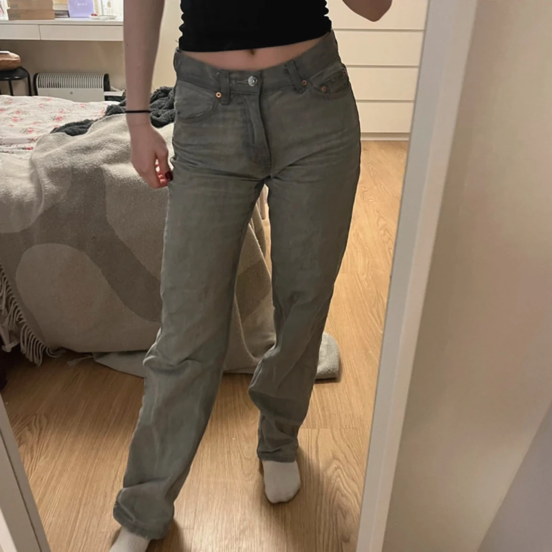 Grå jeans 