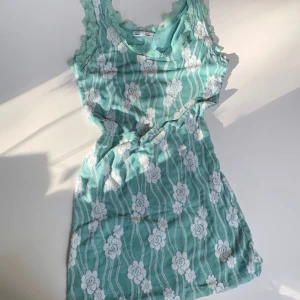 Vintage spets klänning - Vintage spetsklänning från Italien 