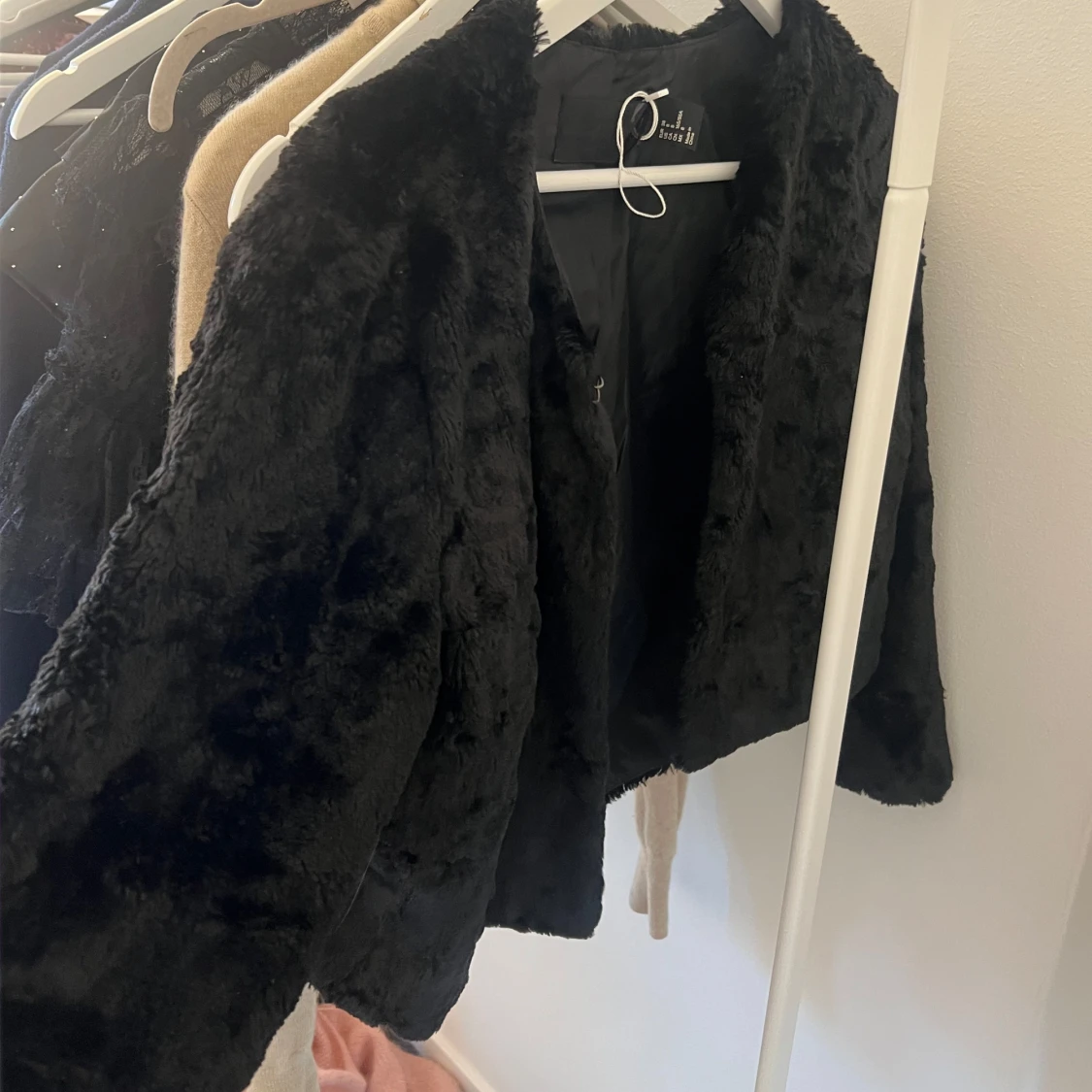 Svart pälsjacka  - 2