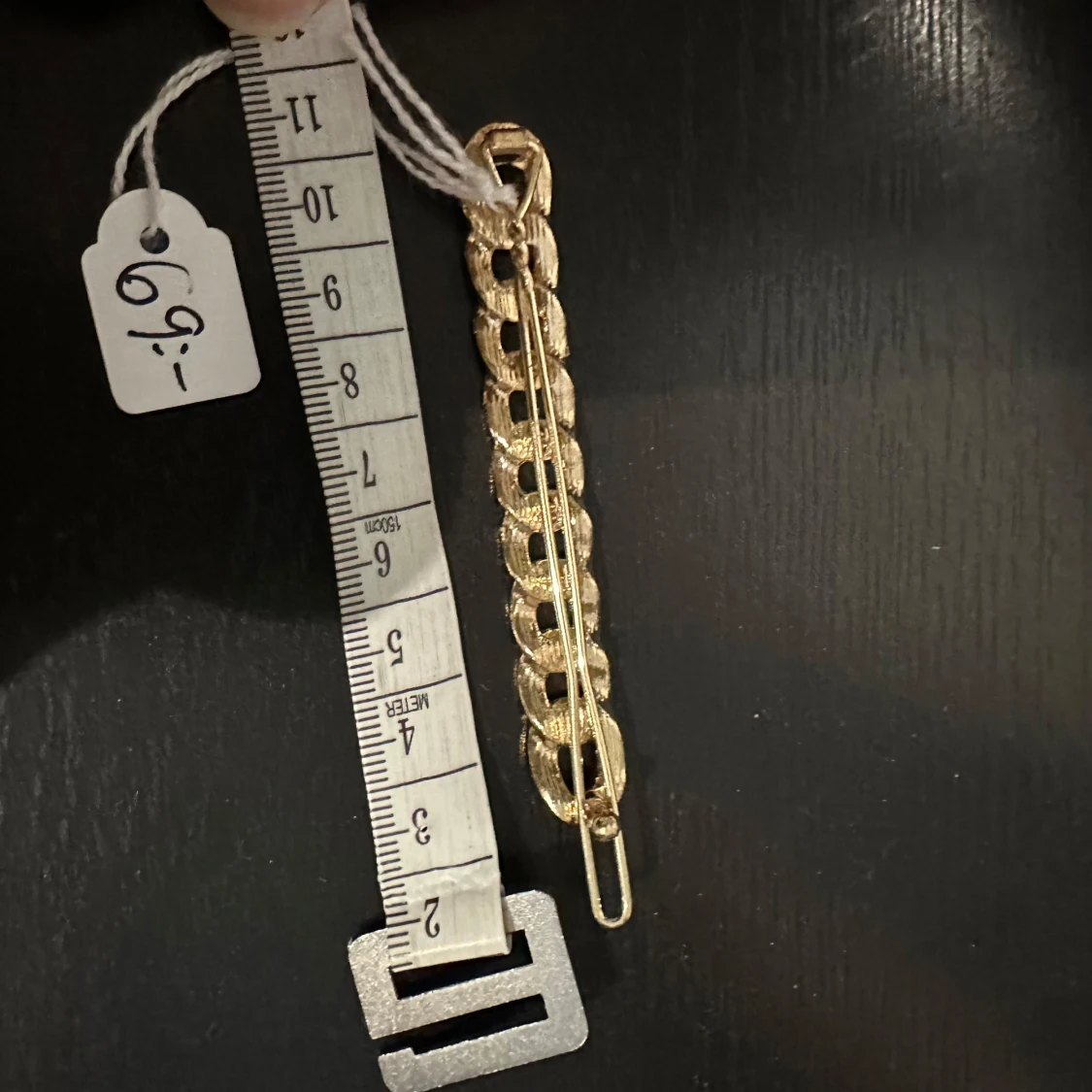 Guldfärgad hårklämma med kedjedesign - 1