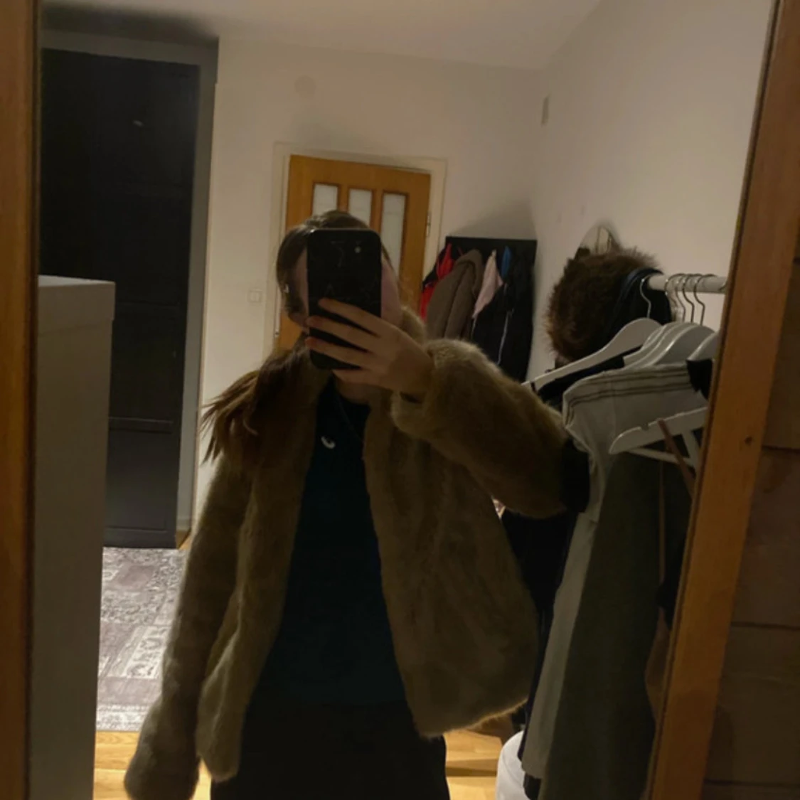 Beige pälsjacka från Pull&Bear - 1