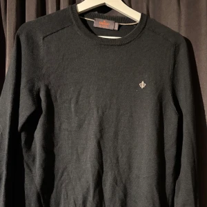 Morris 100% merino ull - Tjenare! Säljer denna sjukt fina Morris tröjan pga att jag har vuxit ur den. Tröjan består av 100% vilket gör de till en mer exklusiv känsla. Tröjan köptes för 1600 på CareofCarl. Hör jätte gärna av er vid ytterligare frågor mvh Forsén✌️