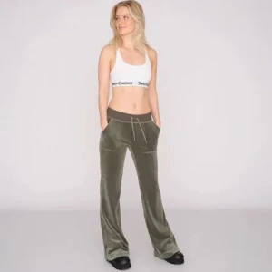 Gröna juicy byxor - Jätte fina juicy byxor. Nästan helt oanvända. Skriv för fler bilder. SKICKAS INOM MAX 2 DAGAR