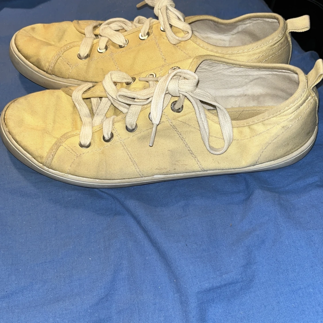 Gula sneakers från Linear of Sweden - 2