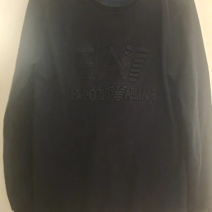 Armani tröja - XL barn motsvarar xs herr