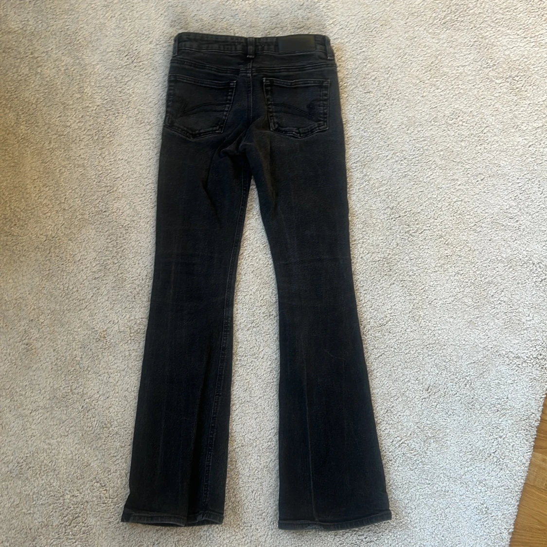 Svarta bootcut jeans - 1