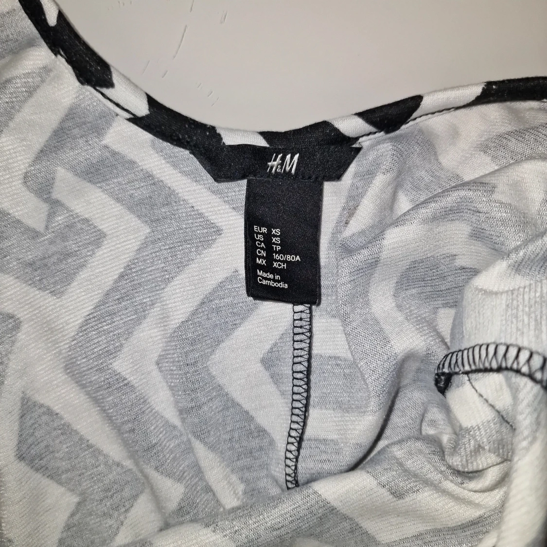 Svartvit mönstrad klänning från H&M - 2