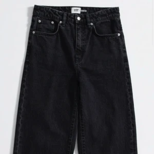 Jeans  - Svarta Jeans från lager 157. 