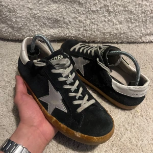 Golden Goose Superstar - Golden Goose Superstar | Storlek 40 | Fraktas via PostNord / Instabox | Använda, därav priset | Ny pris runt 5-5,5k | Mer bilder kom DM 🍾