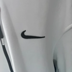 Nike hoodie  - Fick den som present aldrig använt den den tar plats bara