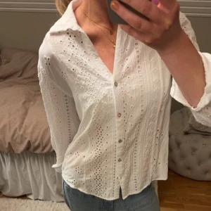 Blus - Jättesöt blus från Zara. Bara använd en gång så i superfint skick! Storlek S🥰
