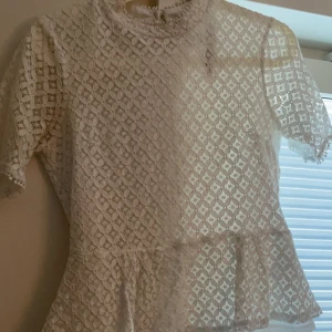Blus - Skit snygg blus. Har aldrig kommit till användning. Dm för fler bilder! 