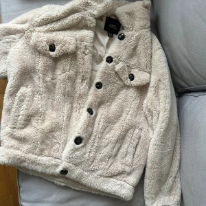 Fluffig mjuk höstjacka - Storlek 38