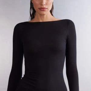 Intimissimi tröja  - En svart intimissimi tröja har även en mörkblå utlagd!!!  Köpt för 459 och är super skön i modalkarsmir 