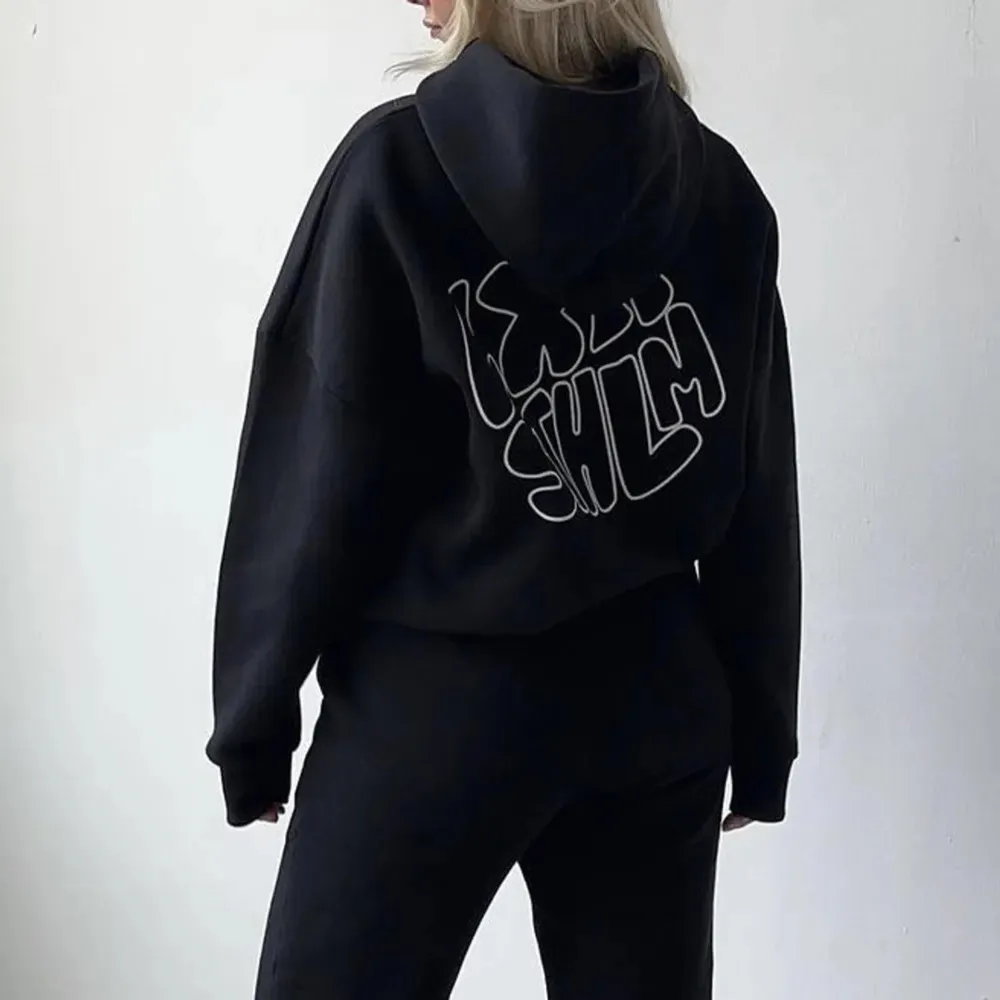 svart lxa set som är slutsålt,storlek S i båda delar (har likadant set i grått med grönt tryck)skriv för fler bilder💓 . Hoodies.