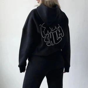 lxa set - svart lxa set som är slutsålt,storlek S i båda delar (har likadant set i grått med grönt tryck)skriv för fler bilder💓 