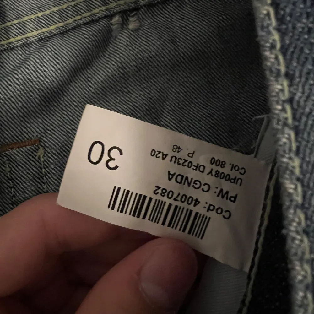 Riktigt feta dondup byxor som är i storlek w30. Väldigt bra skick inga hål som inte ska vara där, dock ganska anvundna därav priset. Hör av vid frågor:) Pris kan diskuteras såklart. Jeans & Byxor.