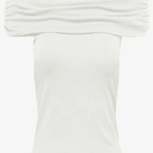 Off-shoulder tröja  - En vit off-shoukder tröja som jag aldrig använt Finns fortfarande prislapp på