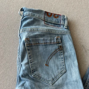 Dondup Jeans - Säljer nu dessa snygga jeansen från Dondup. | Jeansen är i ett bra skick, inga deffekter. | Nypris: runt 3000. | Skriv vid funderingar