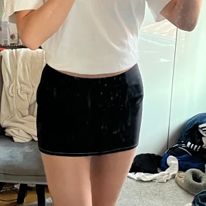 Svart minikjol  - Svart kort kjol💕