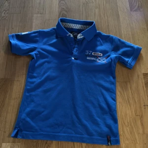  En tröja som passar Småbarn mellan 134 och 140 cm och mellan tio till nio år -  Och den håller länge för barn som vill ha den  