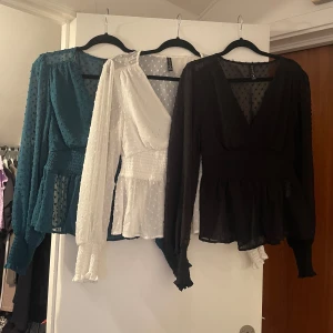 Blus - Säljer alla 3 i ett pack för 200kr alternativt en för 100kr. Alla är i storlek M