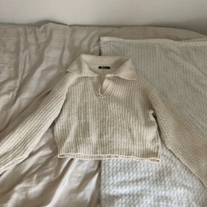 Stickad tröja  - Stickad tröja från Ginatricot!