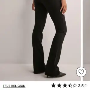 True religion jeans som är drömmen!! Säljer då de har blivit för små för mig. Det är ca 1 månad nya har andvänt dom Max 5 ggr❤️ 