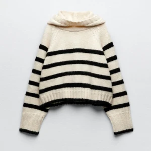 Stickad hoodie zara - Tröjan är i storlek M och i mycket bra skick