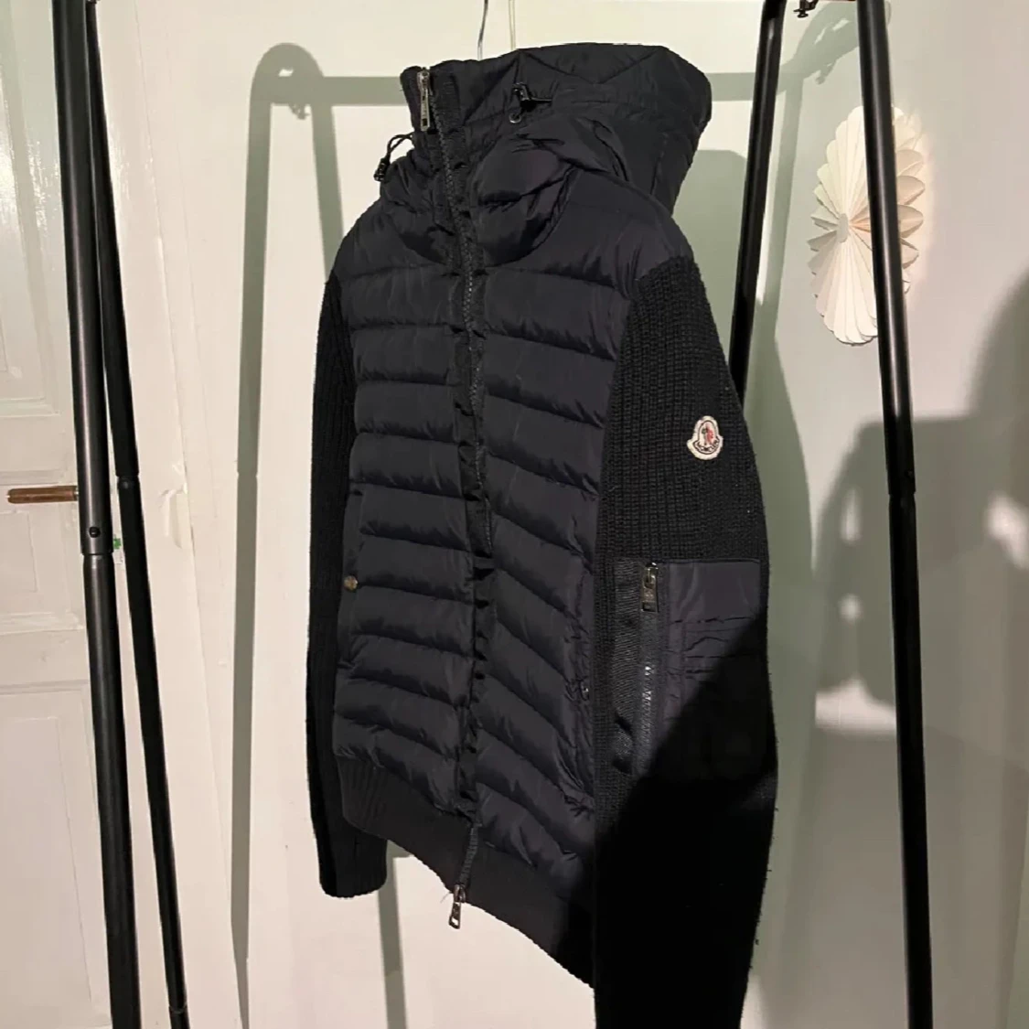 Svart dunjacka från Moncler