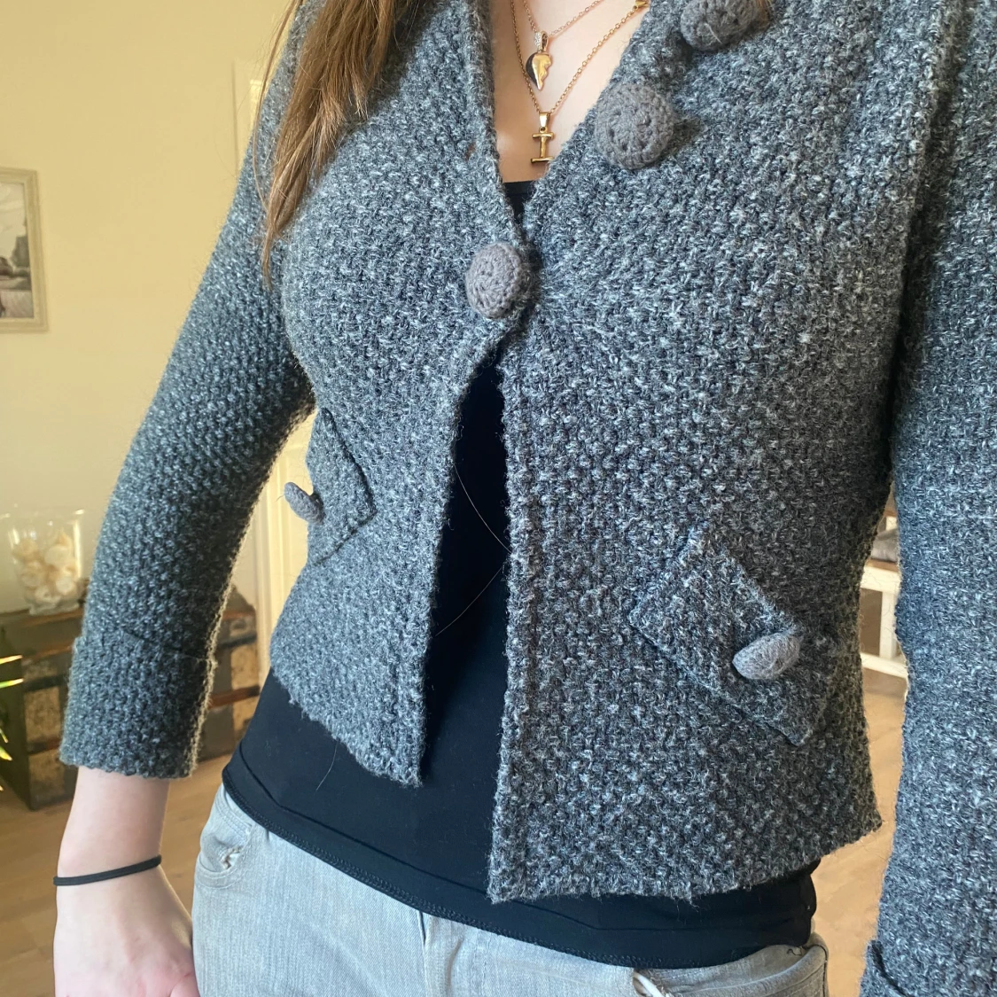 Grå stickad kofta  - 1