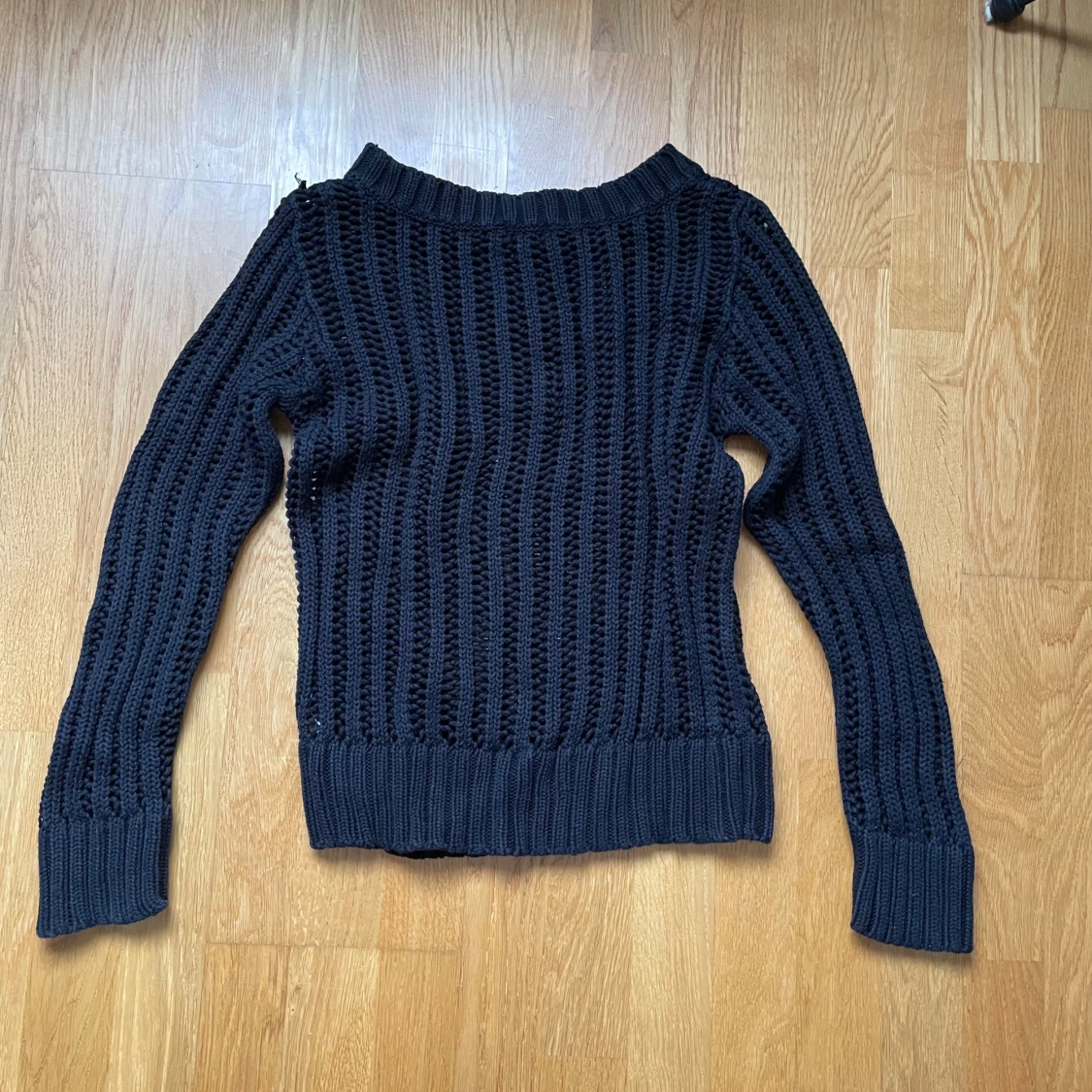 Svart stickad tröja - 1