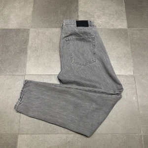 Grå jeans från Vailent - Grå jeans från Vailent i storlek S. 
