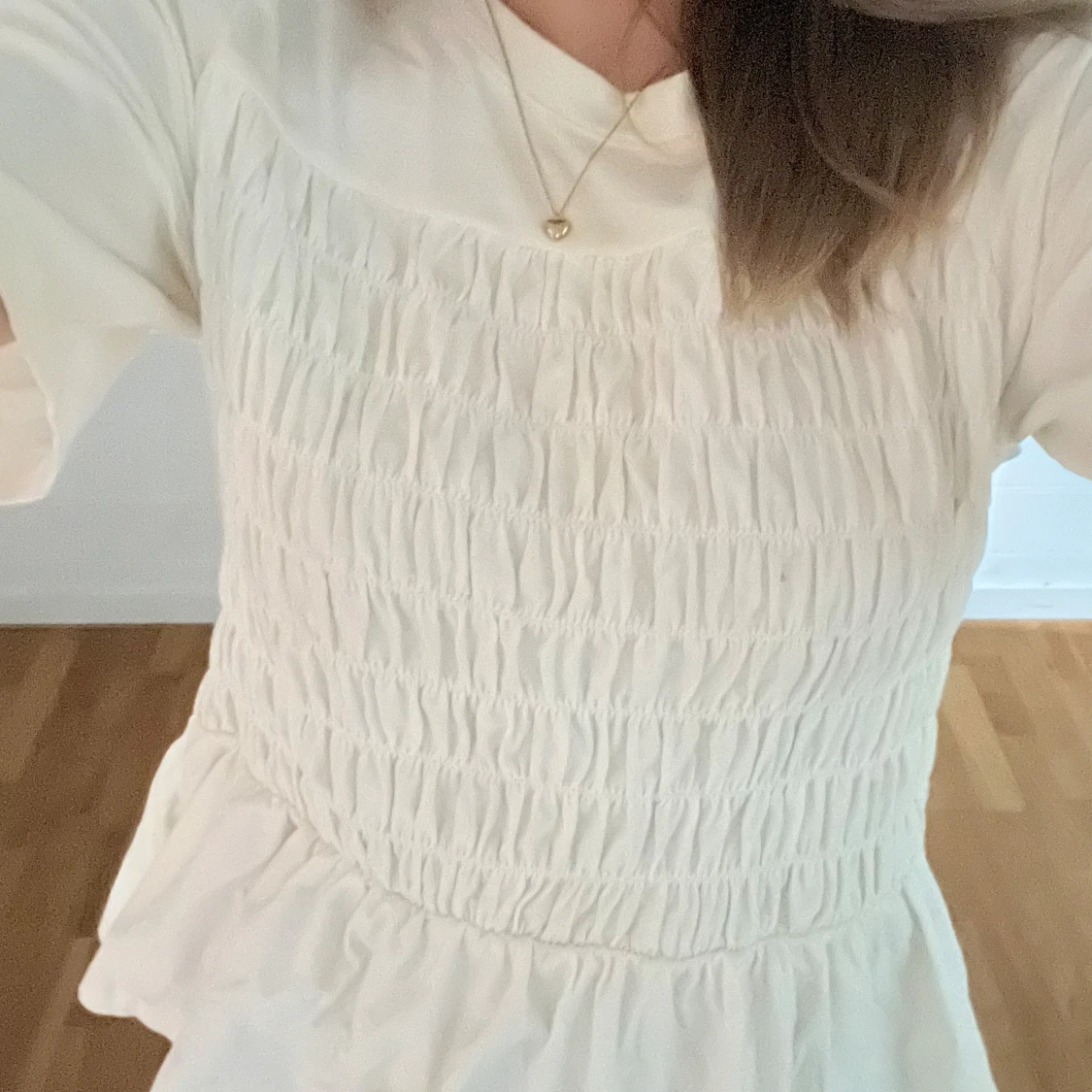 Vit smockad topp - 1