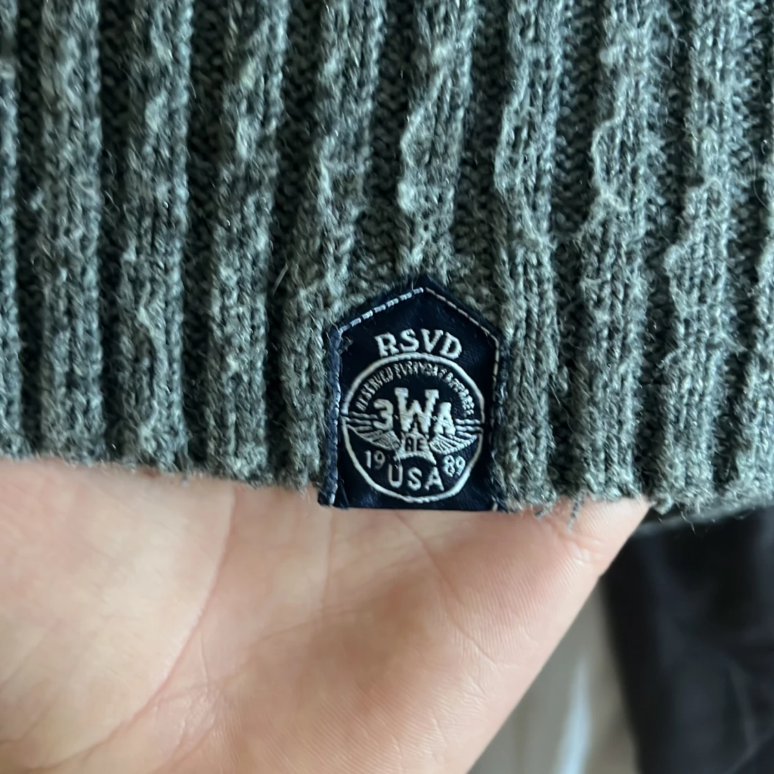 Skyscht cardigan från reserved - 1