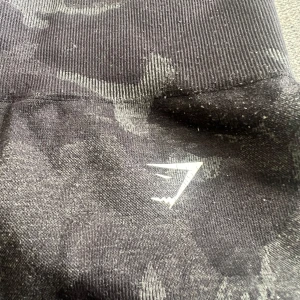 Gymshark tights - Storlek S  en liten scrunch där bak 